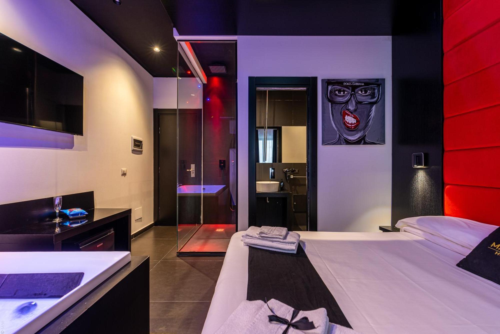 Maximum Hub Suite&Spa — Foto 1